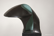 fotodocument Bronzen beeld Unidentified visible object 2